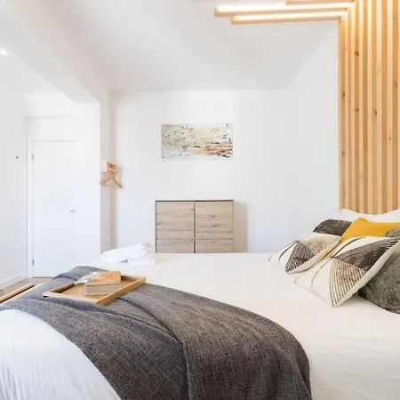 Lisbon Airport Suites - Wood Bedroom * Lisbon