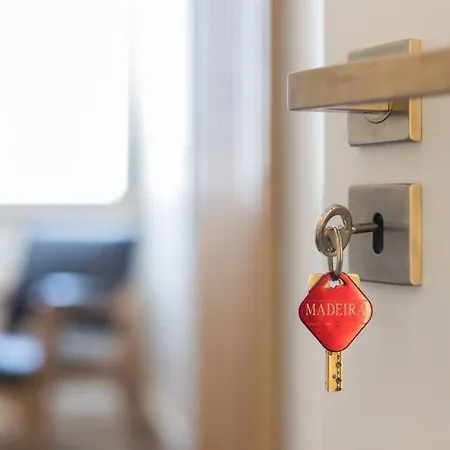 Lisbon Airport Suites - Wood Bedroom * Lisbon