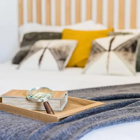Lisbon Airport Suites - Wood Bedroom Appartement *